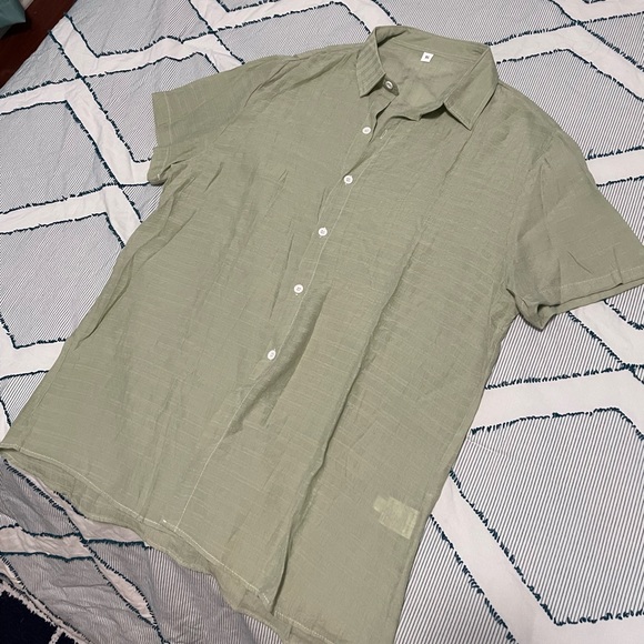 Mens button up - Picture 2 of 2
